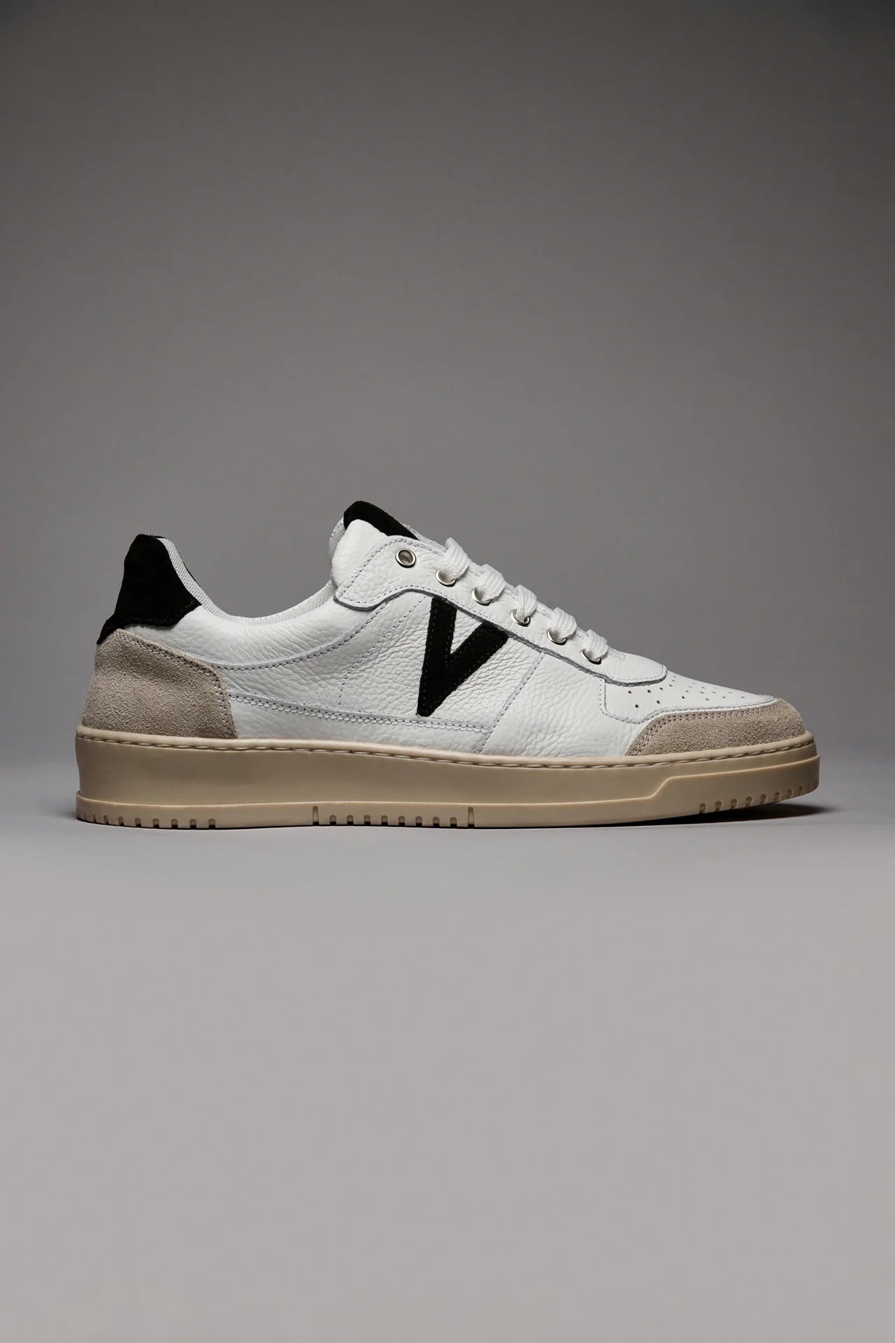 COLLEGE - SNEAKERS BIANCA CON RETRO E INSERTO SCAMOSCIATO NERO