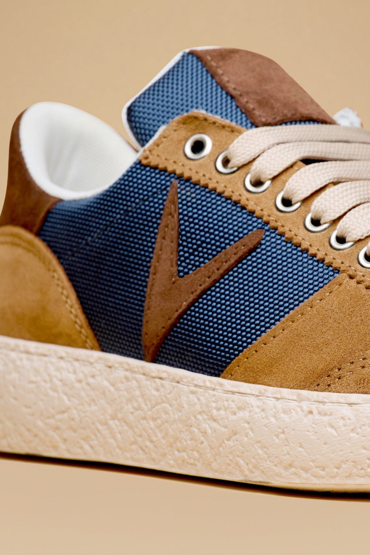 ATENA - Sneakers a suola bassa in pelle scamosciata Cuoio con inserti Moro
