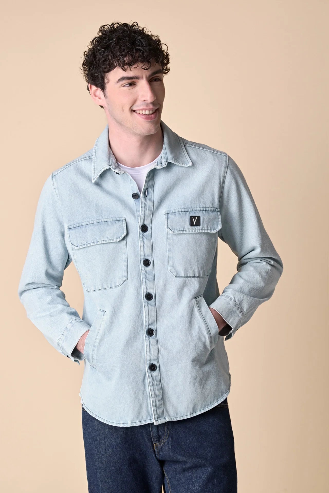 SAHARIANA IN JEANS LAVAGGIO MARMORIZZATO CON PATCH STAMPA CARPE SUL RETRO