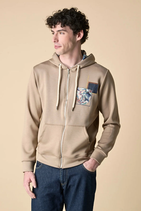 FELPA CAPPUCCIO E ZIP SABBIA CON TASCHINO E PATCH IN TESSUTO V2