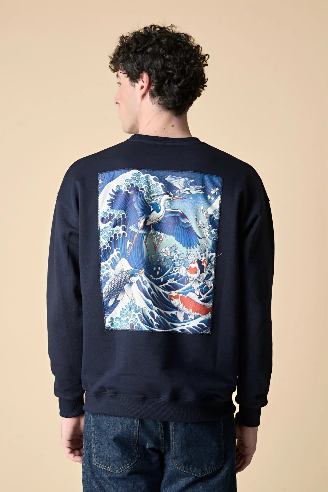 FELPA JAPAN BLU CON RICAMO CARPA E STAMPA A PATCH SUL RETRO