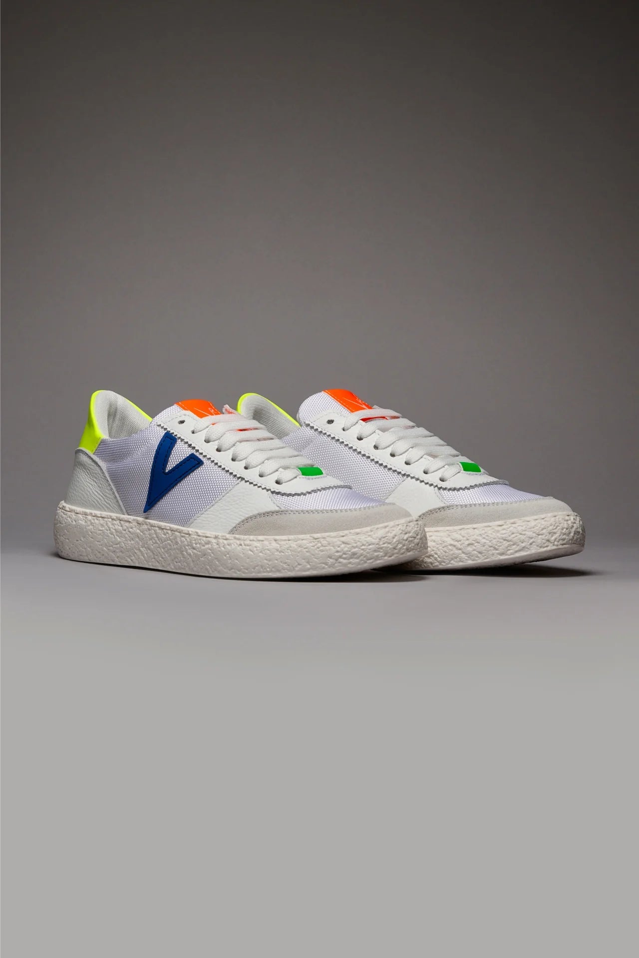 ATENA MULTICOLOR - SNEAKERS A SUOLA BASSA BIANCA CON INSERTI GOMMATI MULTICOLOR FLUO
