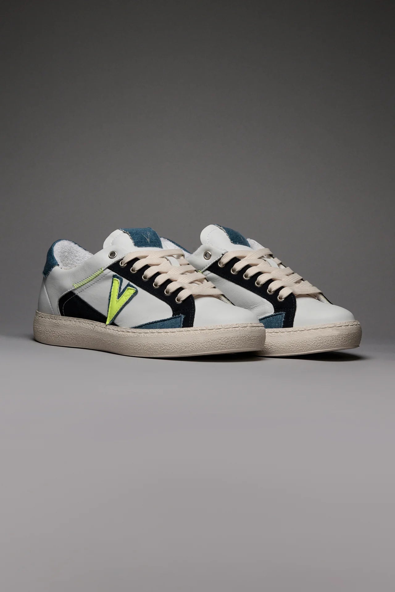 PABLITO - SNEAKERS CON INSERTI JEANS BLU E GIALLO FLUO E RICAMI