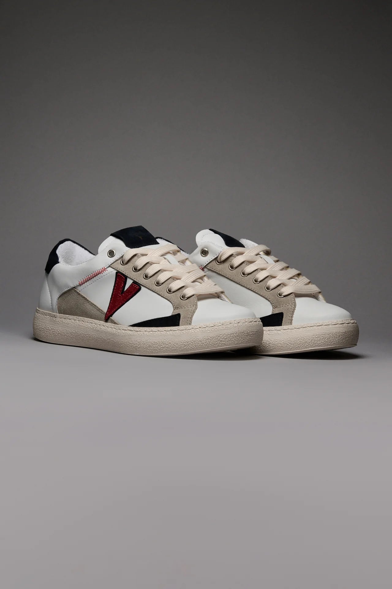 PABLITO - SNEAKERS CON INSERTI BLU SABBIA E ROSSO E RICAMI