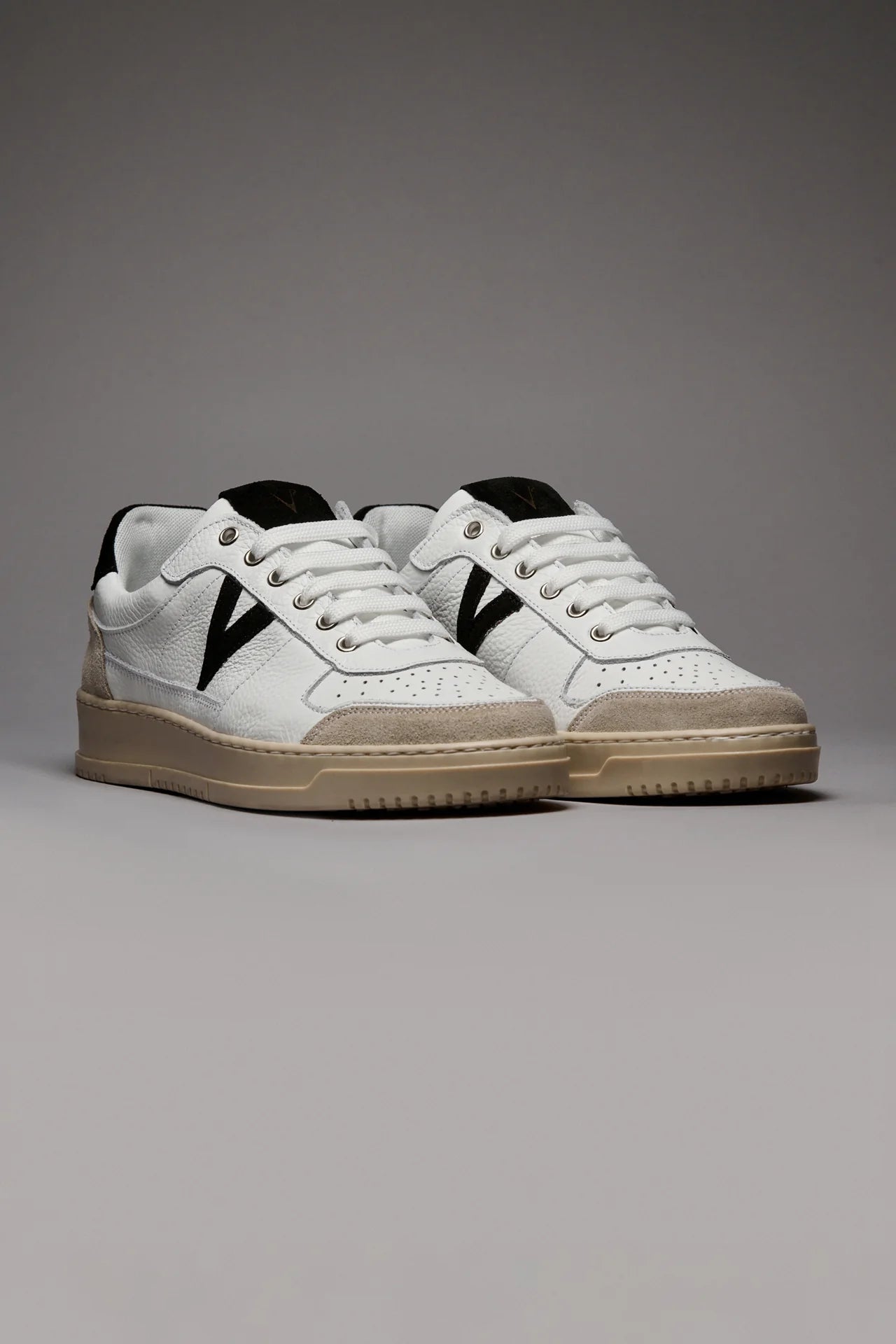 COLLEGE - SNEAKERS BIANCA CON RETRO E INSERTO SCAMOSCIATO NERO