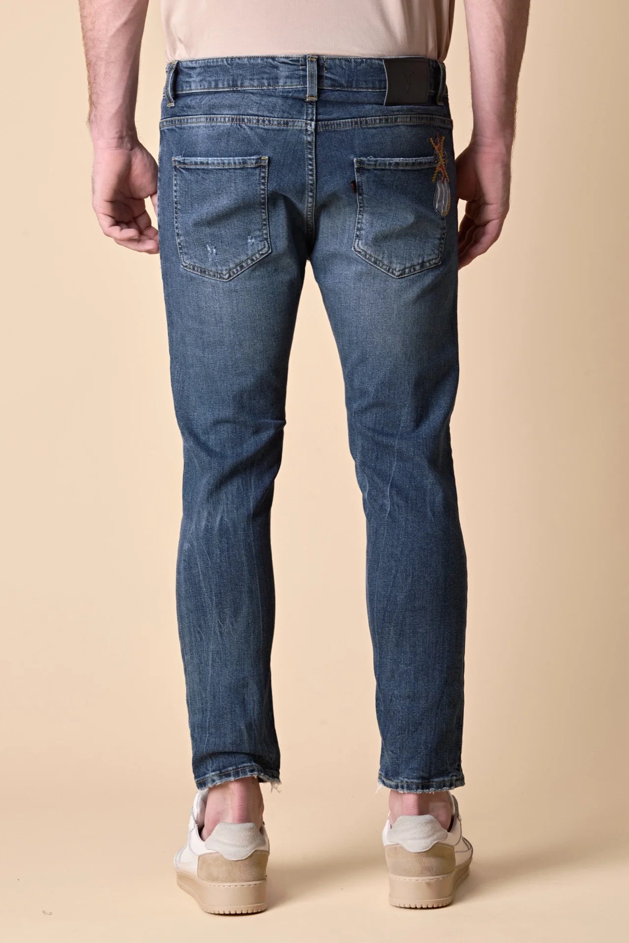 LONDON - JEANS SLIM FIT - BLU CON DOPPIA PATCH FRONTALE E RICAMO SUL RETRO IN TESSUTO V2