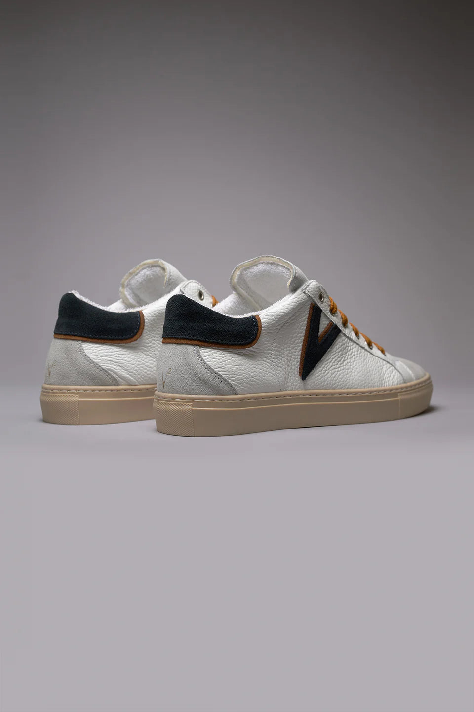 OLYMPIC V - SNEAKERS A SUOLA BASSA IN PELLE MARTELLATA CON INSERTO E RETRO BICOLOR BLU E CUOIO