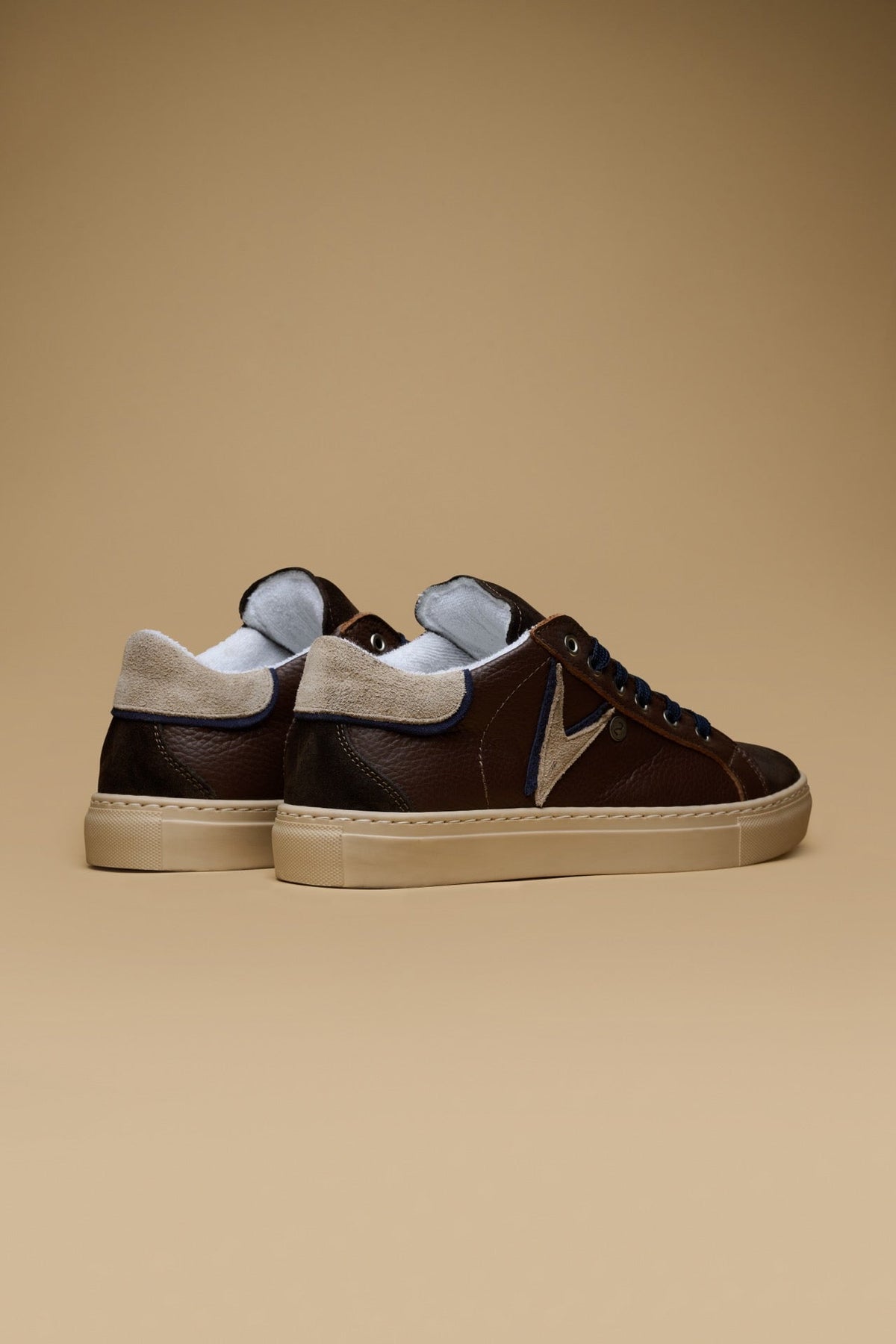 OLYMPIC V - SNEAKERS A SUOLA BASSA IN PELLE MARTELLATA MORO CON INSERTO E RETRO BICOLOR BLU E SABBIA