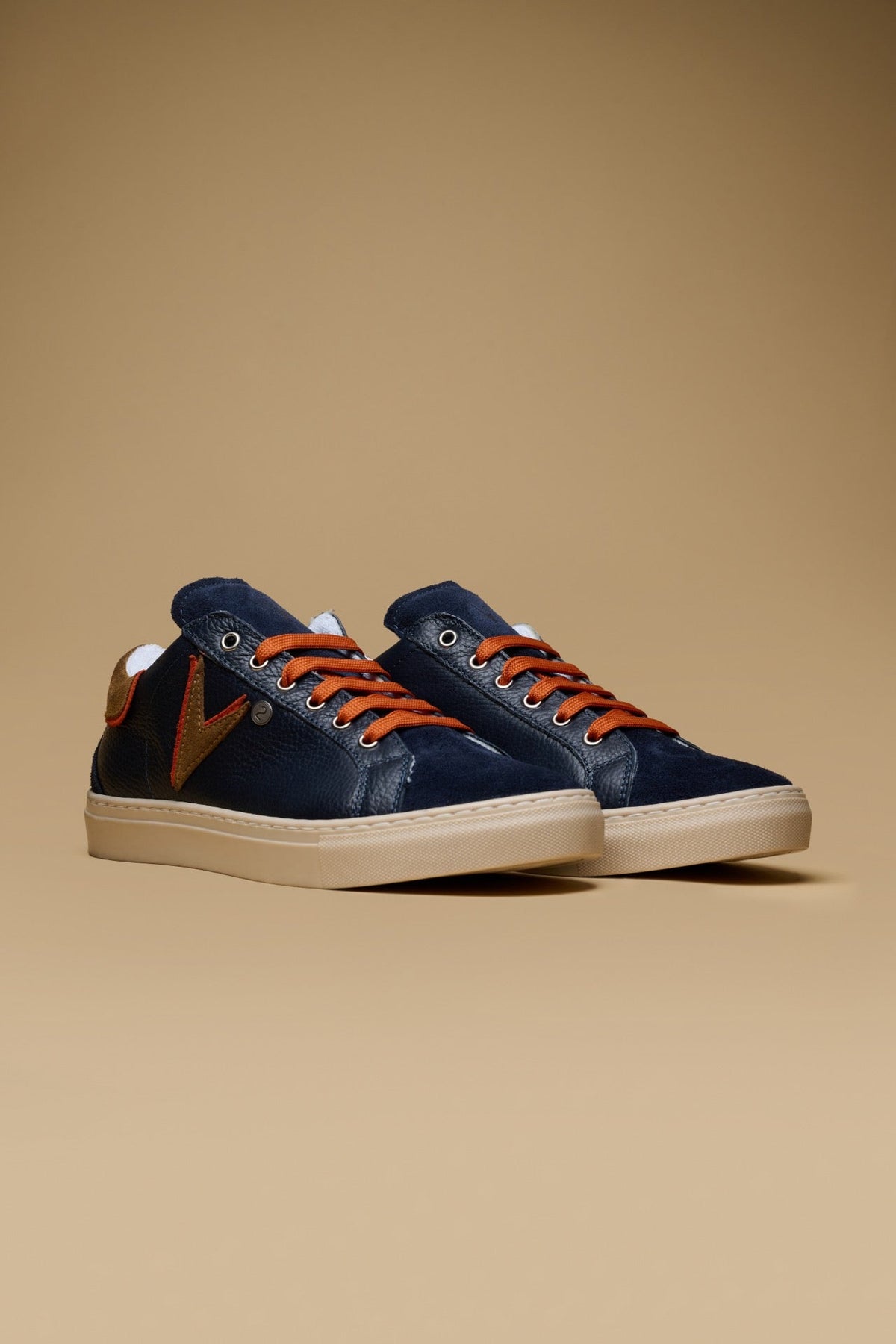 OLYMPIC V - SNEAKERS A SUOLA BASSA IN PELLE MARTELLATA BLU CON INSERTO E RETRO BICOLOR CUOIO E ARANCIO