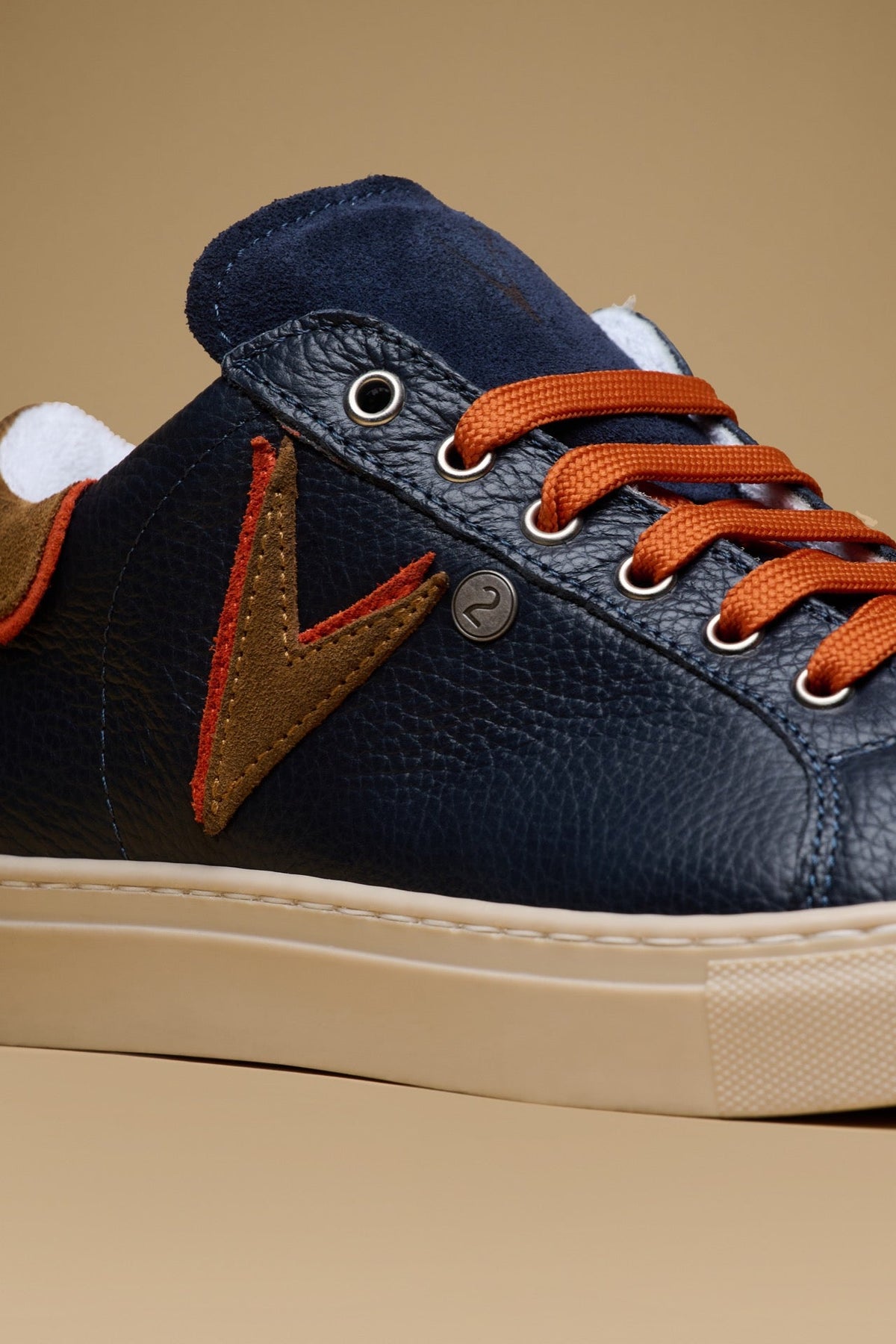 OLYMPIC V - SNEAKERS A SUOLA BASSA IN PELLE MARTELLATA BLU CON INSERTO E RETRO BICOLOR CUOIO E ARANCIO