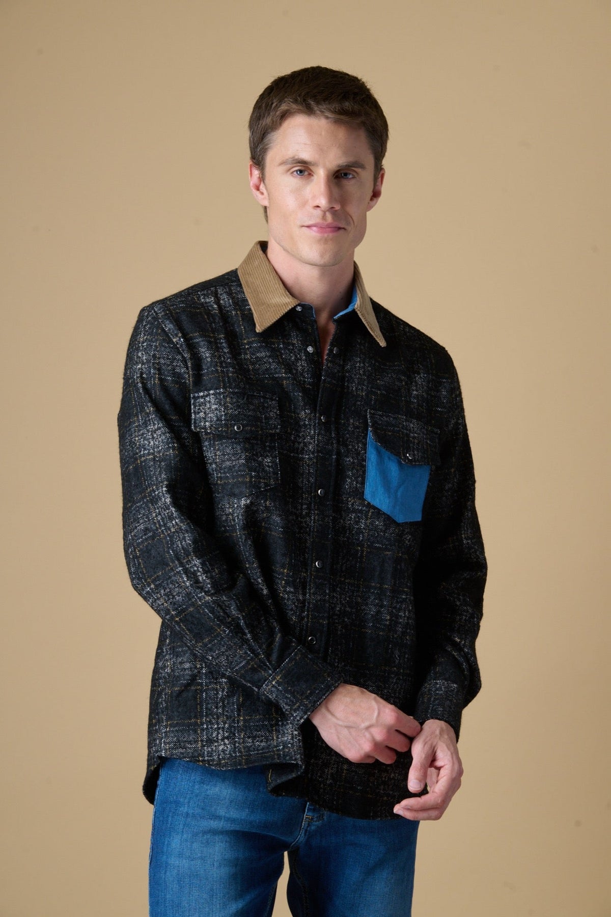CAMICIA TEXANA SCOZZESE NERO CON TASCHINO JEANS E COLLO IN VELLUTO