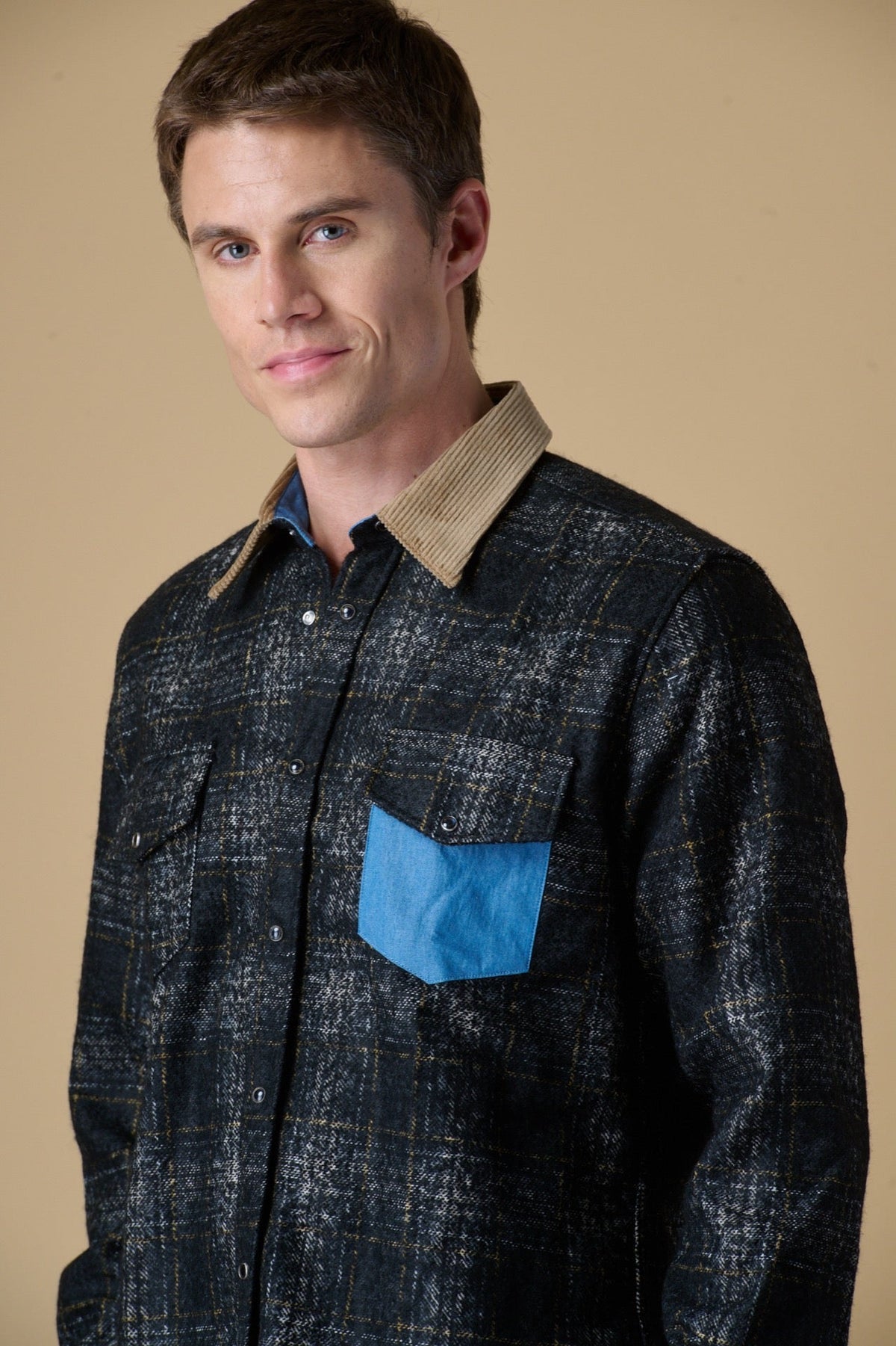 CAMICIA TEXANA SCOZZESE NERO CON TASCHINO JEANS E COLLO IN VELLUTO