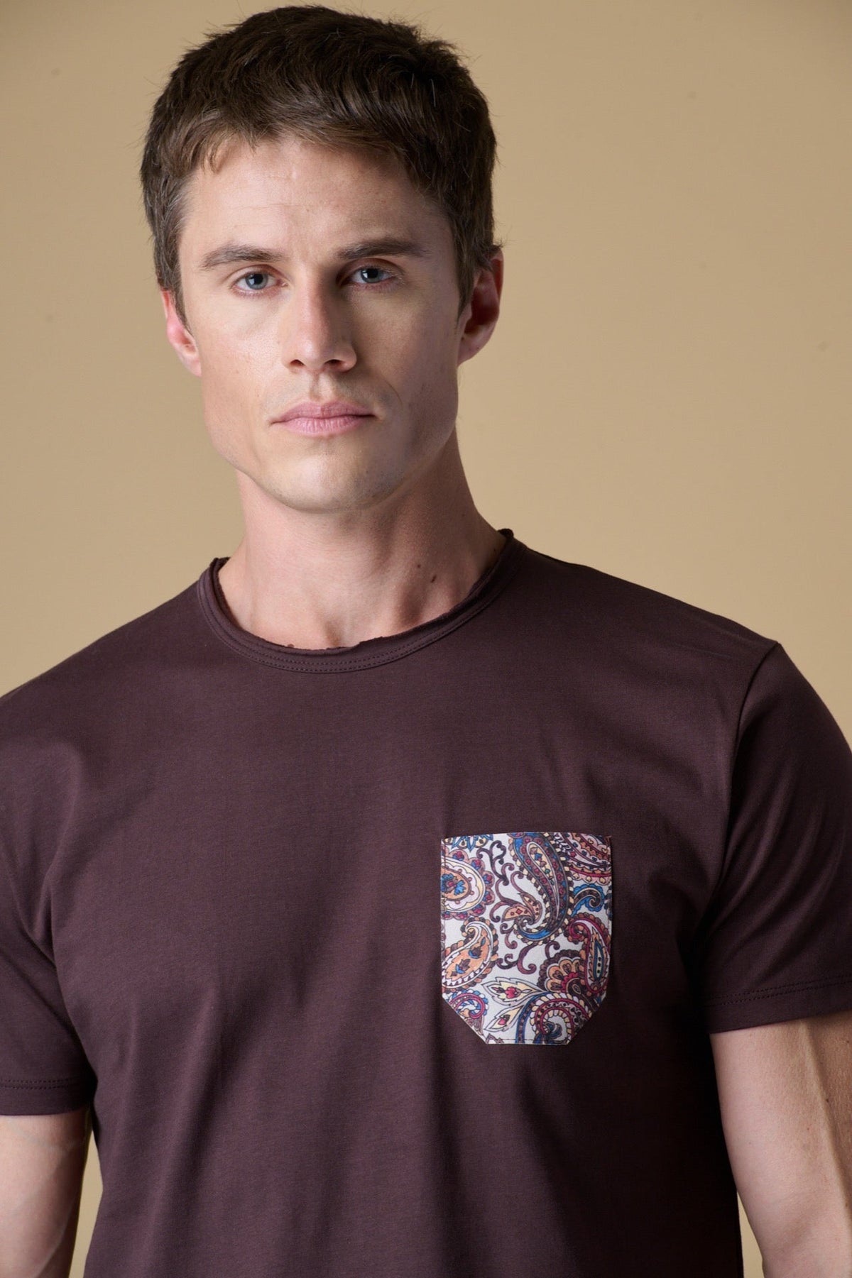T-SHIRT SLIM MORO CON TASCHINO IN TESSUTO V2