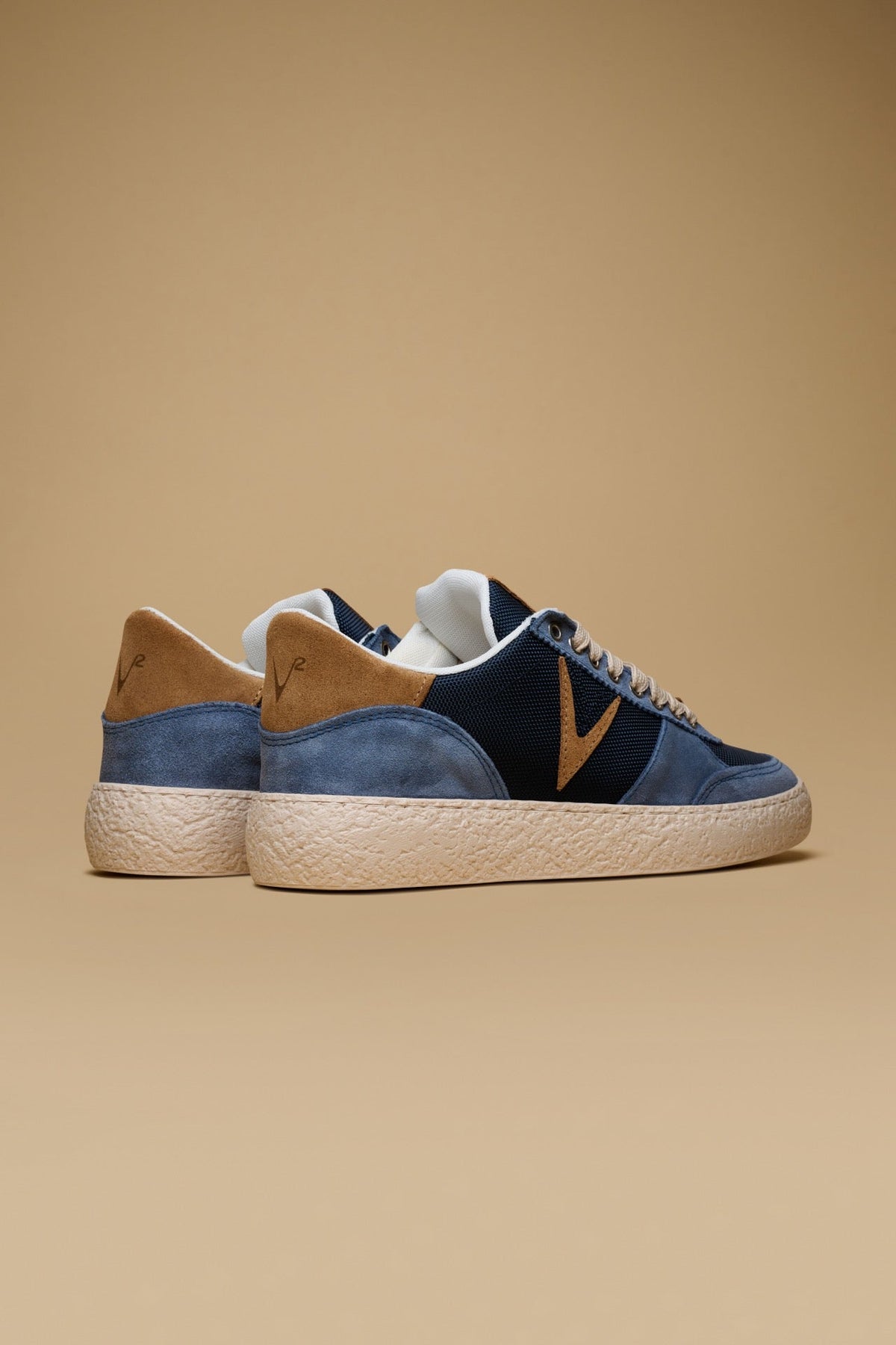 ATENA - Sneakers a suola bassa in pelle scamosciata Azzurra con inserti Cuoio